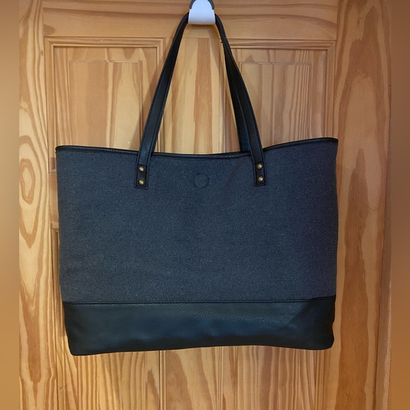 G.H. Bass reversible tote - Picture 4 of 4